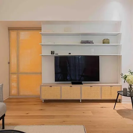 Ambassador * Amazing Garden & Flat * 2 Bdr * 120 Sqm Βουκουρέστι