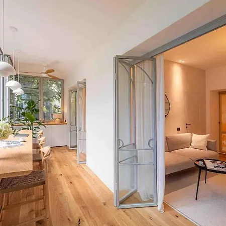 Ambassador * Amazing Garden & Flat * 2 Bdr * 120 Sqm