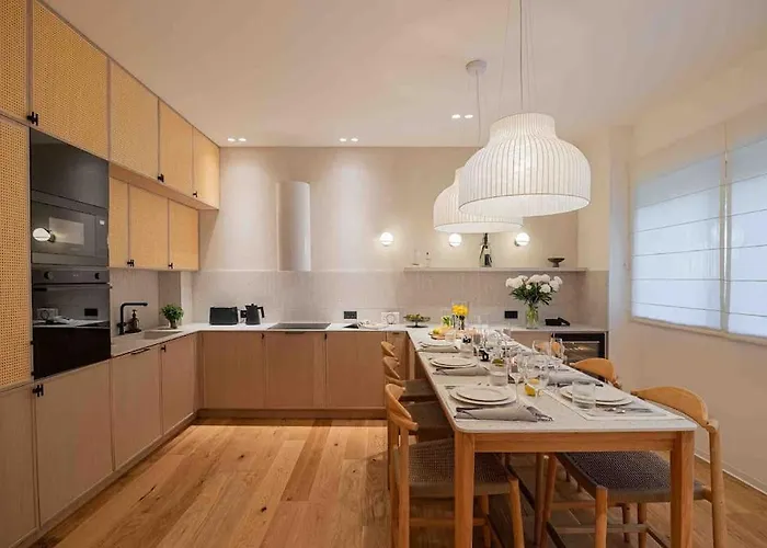 Ambassador * Amazing Garden & Flat * 2 Bdr * 120 Sqm Апартаменти *