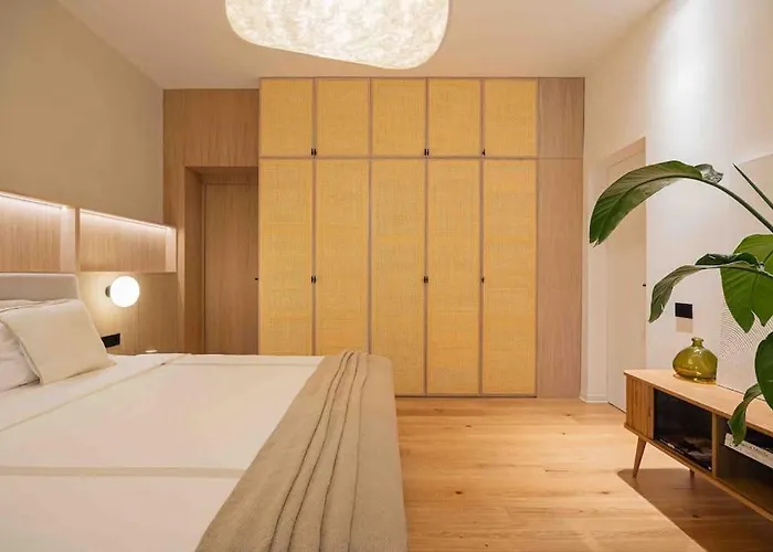 Ambassador * Amazing Garden & Flat * 2 Bdr * 120 Sqm Апартаменти *