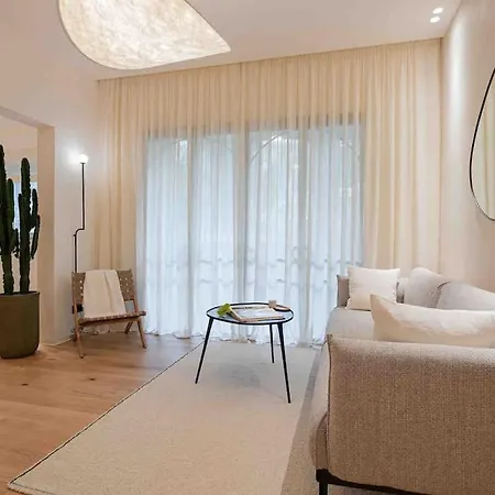 公寓 Ambassador * Amazing Garden & Flat * 2 Bdr * 120 Sqm