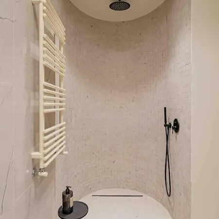 Апартаменти Ambassador * Amazing Garden & Flat * 2 Bdr * 120 Sqm