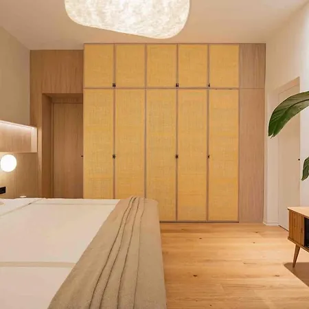 Ambassador * Amazing Garden & Flat * 2 Bdr * 120 Sqm Апартаменти *