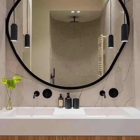 Ambassador * Amazing Garden & Flat * 2 Bdr * 120 Sqm Апартаменти Бухарест