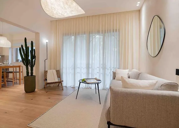 Apartman Ambassador * Amazing Garden & Flat * 2 Bdr * 120 Sqm