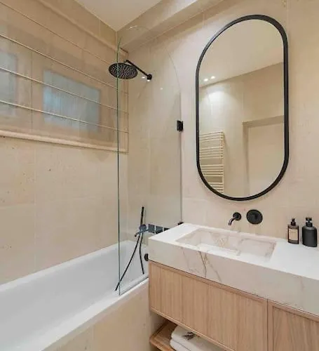 Ambassador * Amazing Garden & Flat * 2 Bdr * 120 Sqm Apartman Bukarest