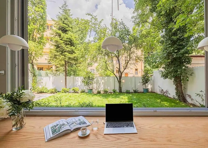 Apartman Ambassador * Amazing Garden & Flat * 2 Bdr * 120 Sqm *