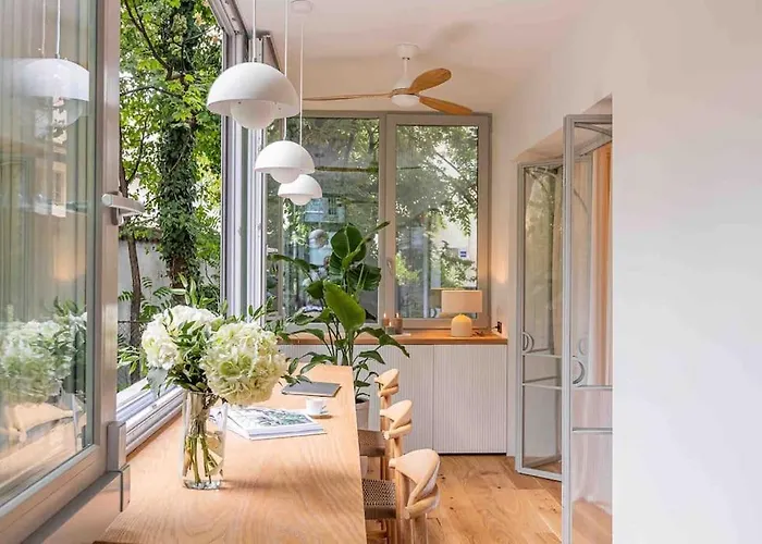 Ambassador * Amazing Garden & Flat * 2 Bdr * 120 Sqm *