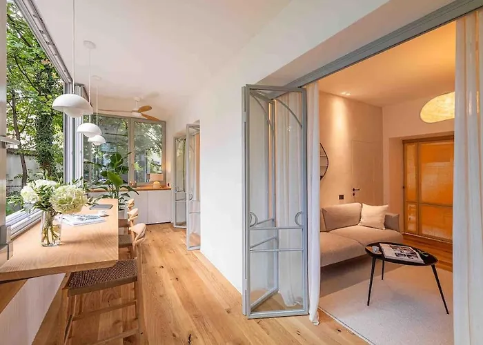 Ambassador * Amazing Garden & Flat * 2 Bdr * 120 Sqm