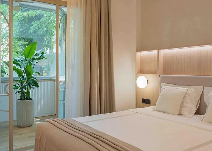 Ambassador * Amazing Garden & Flat * 2 Bdr * 120 Sqm