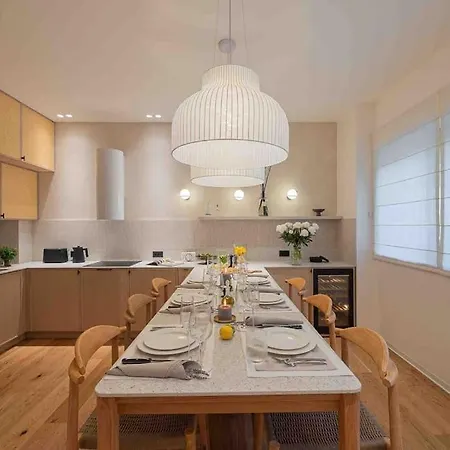 Ambassador * Amazing Garden & Flat * 2 Bdr * 120 Sqm Апартаменти *