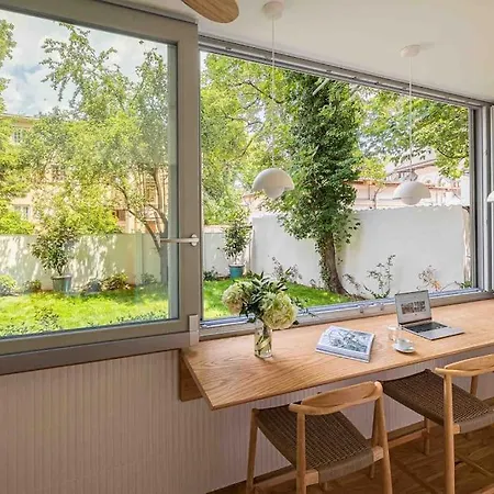 Апартаменти Ambassador * Amazing Garden & Flat * 2 Bdr * 120 Sqm Бухарест