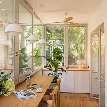 Ambassador * Amazing Garden & Flat * 2 Bdr * 120 Sqm Бухарест
