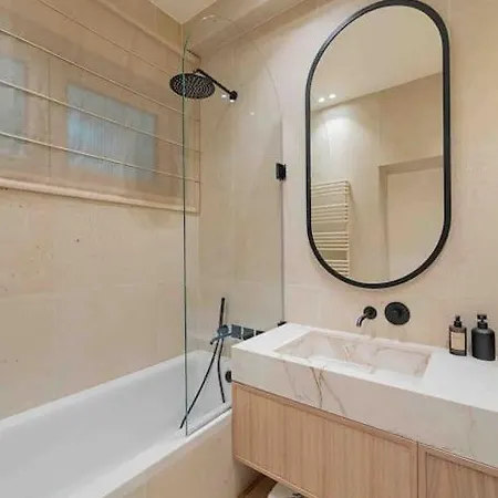 Ambassador * Amazing Garden & Flat * 2 Bdr * 120 Sqm Апартаменти Бухарест