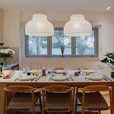 Ambassador * Amazing Garden & Flat * 2 Bdr * 120 Sqm Апартаменти Бухарест