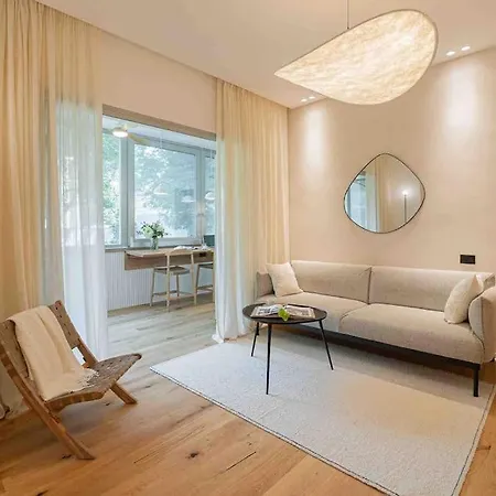 Ambassador * Amazing Garden & Flat * 2 Bdr * 120 Sqm Апартаменти *
