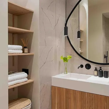 Ambassador * Amazing Garden & Flat * 2 Bdr * 120 Sqm Апартаменти Бухарест