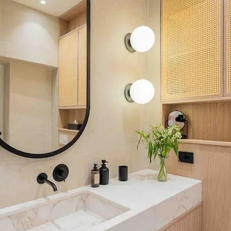 Апартаменти Ambassador * Amazing Garden & Flat * 2 Bdr * 120 Sqm Бухарест
