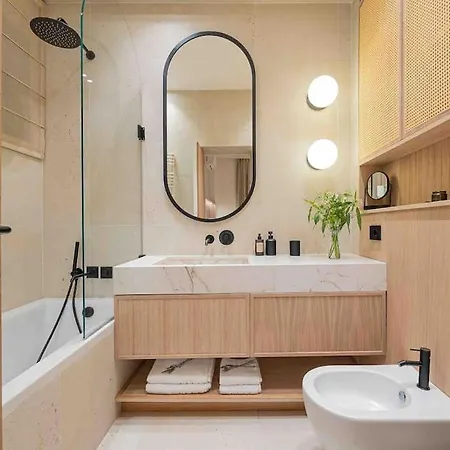 Ambassador * Amazing Garden & Flat * 2 Bdr * 120 Sqm Апартаменти