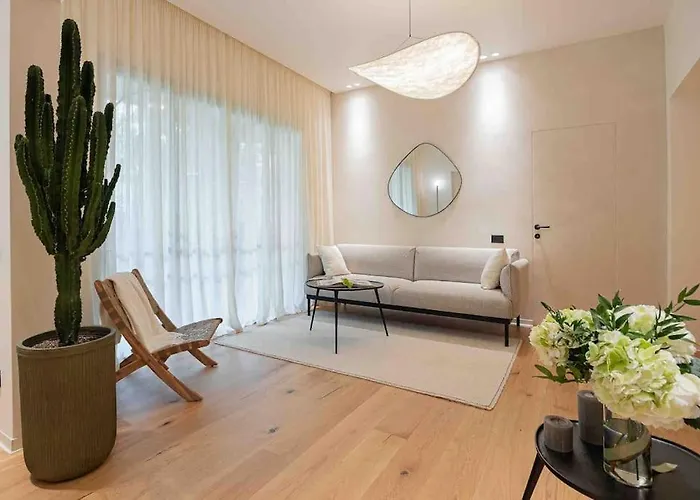 Διαμέρισμα Ambassador * Amazing Garden & Flat * 2 Bdr * 120 Sqm *